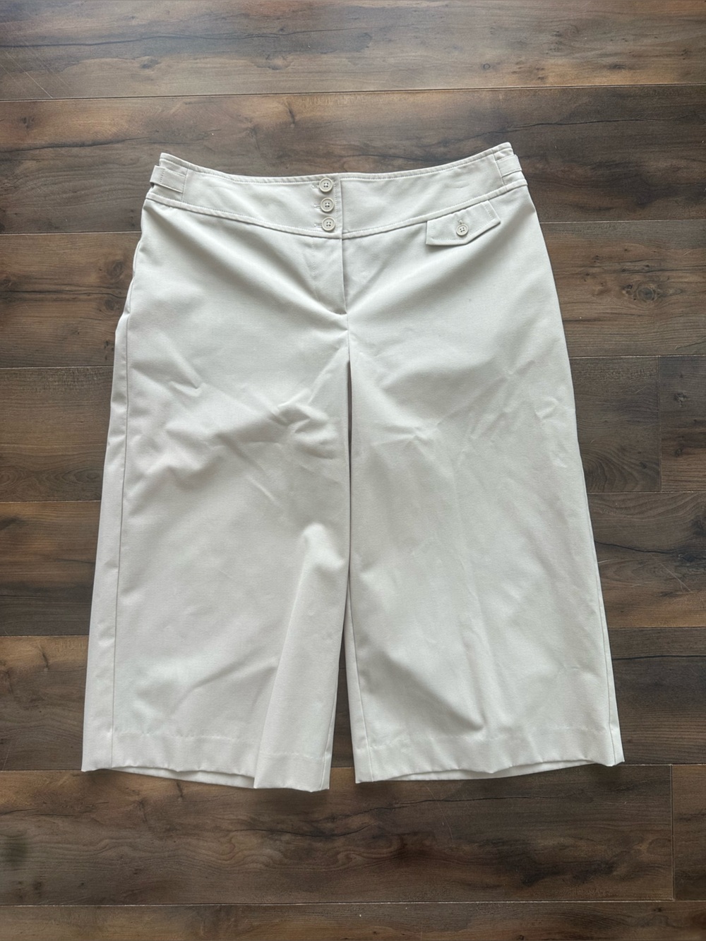 LOFT Beige Tailored Dress Bermuda Shorts Stretch Women’s Size 6